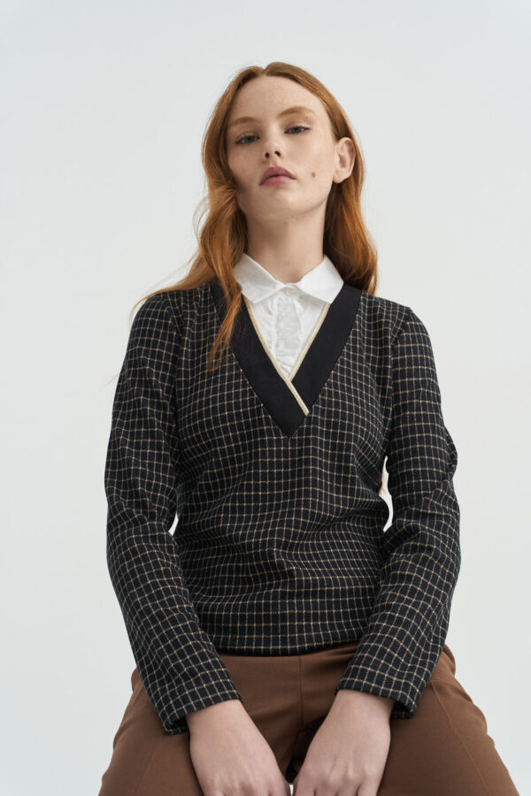Blouse with shirt effect