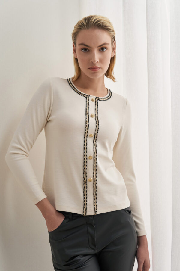 Blouse with contrast details