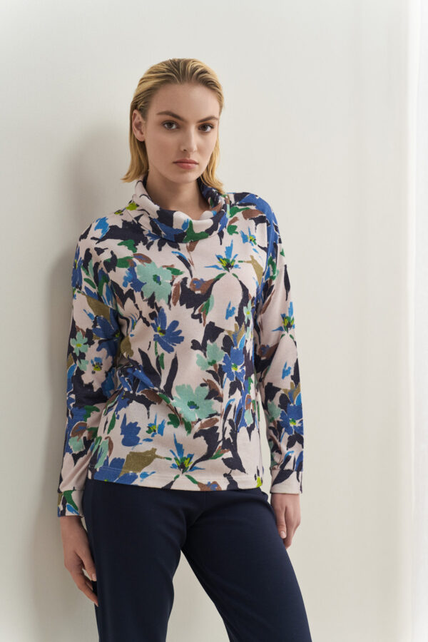 Loose turtle neck blouse euphoria print