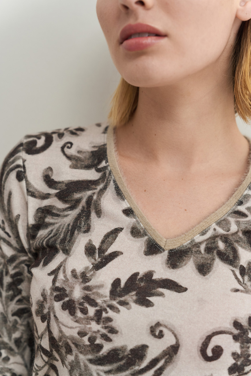 Ve neck blouse flowerprint - Image 3
