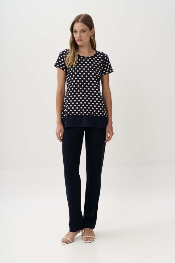 Comfortable blouse with muslin trim