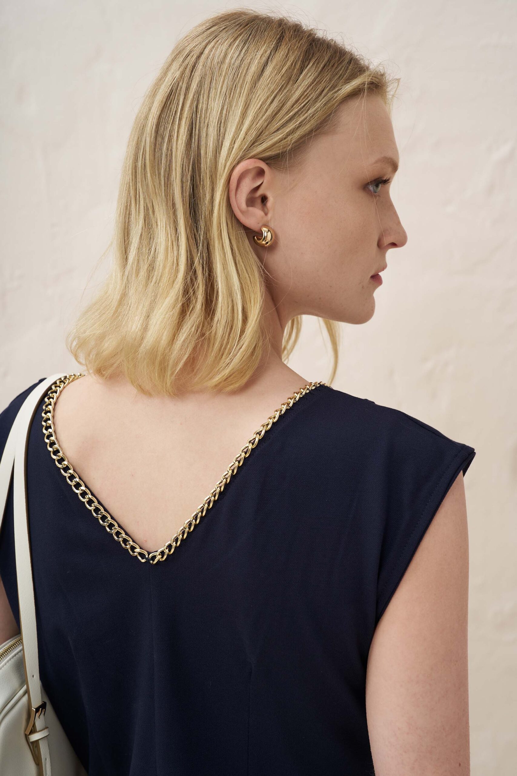 Φόρεμα με λεπτομέρεια αλυσίδας - Image 7