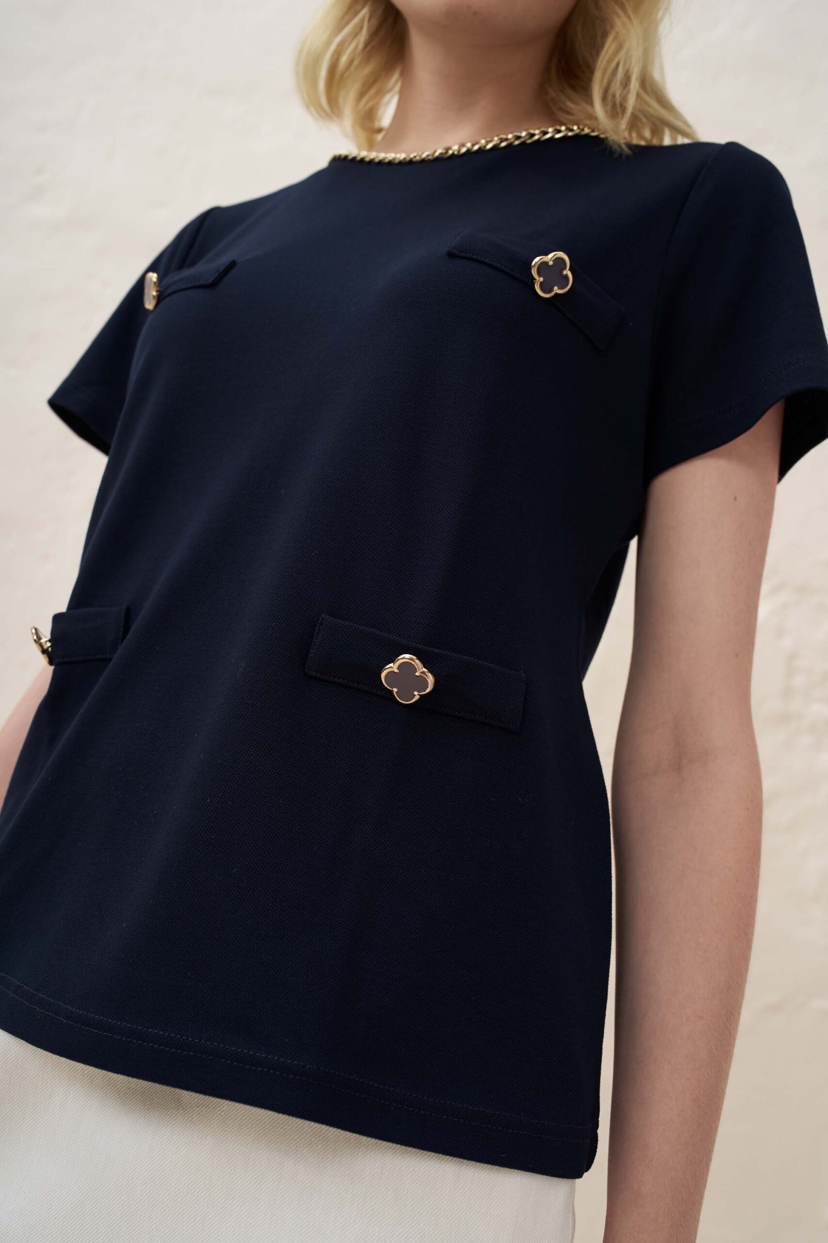 Blouse with chain at the neckline - Image 5