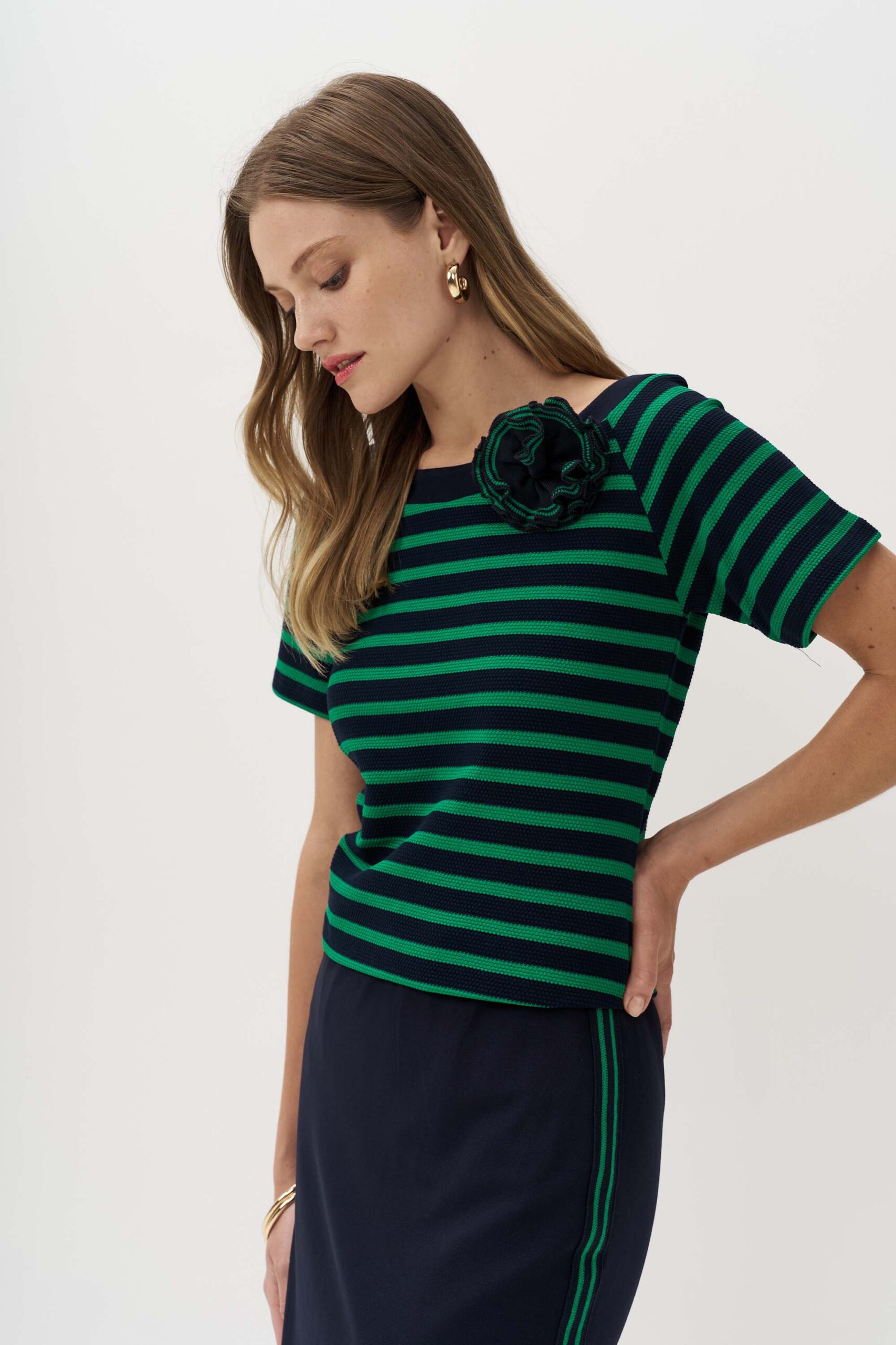 Bubble blouse with flower detail