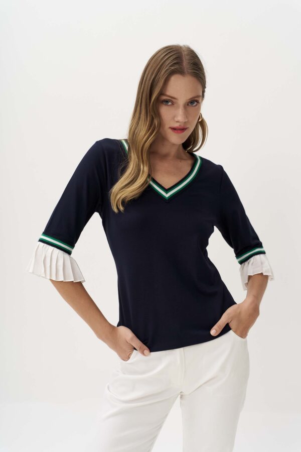 Ve blouse with pleated sleeve