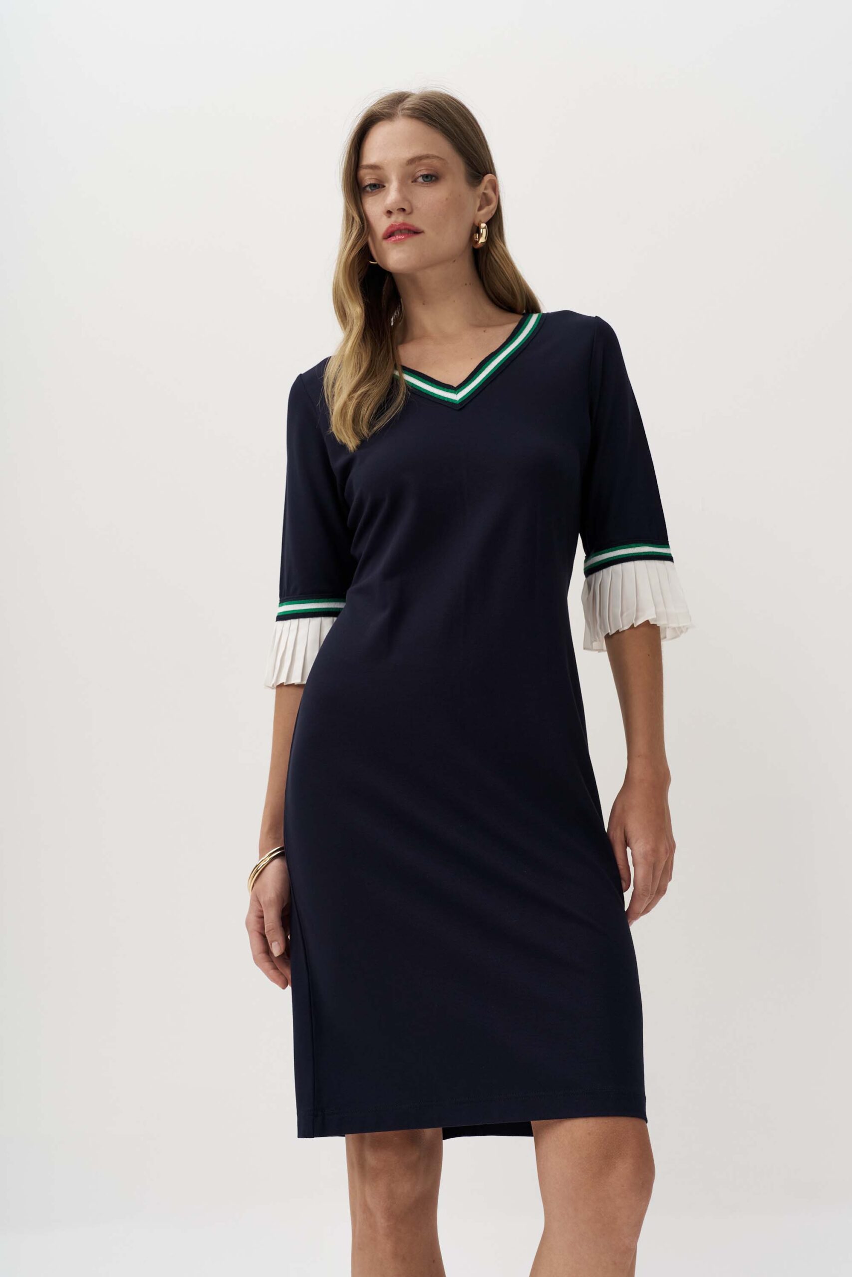 Dress with pleated sleeve - Image 3