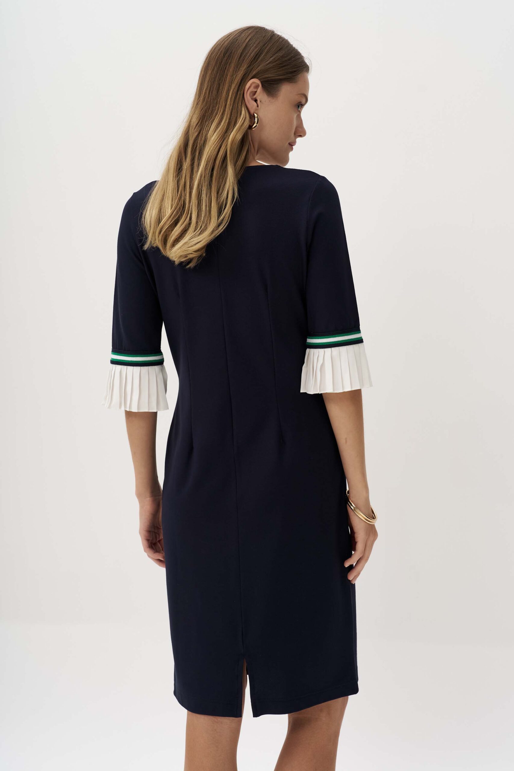 Dress with pleated sleeve - Image 5