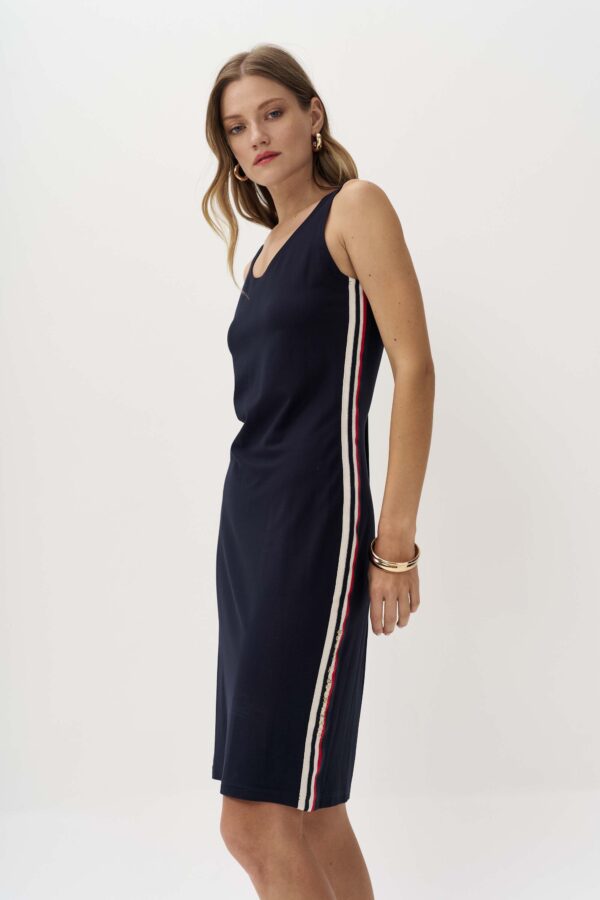 Sleeveless dress with tricolor rips