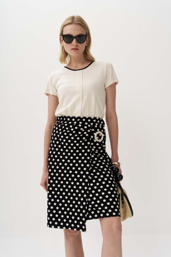 Blouse with pleats and lace