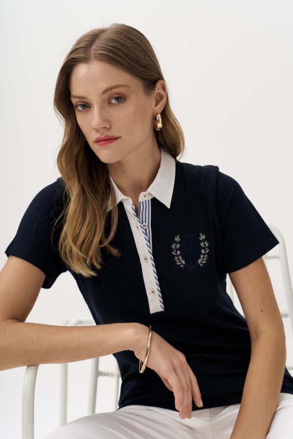 Polo shirt with contrast embroidery