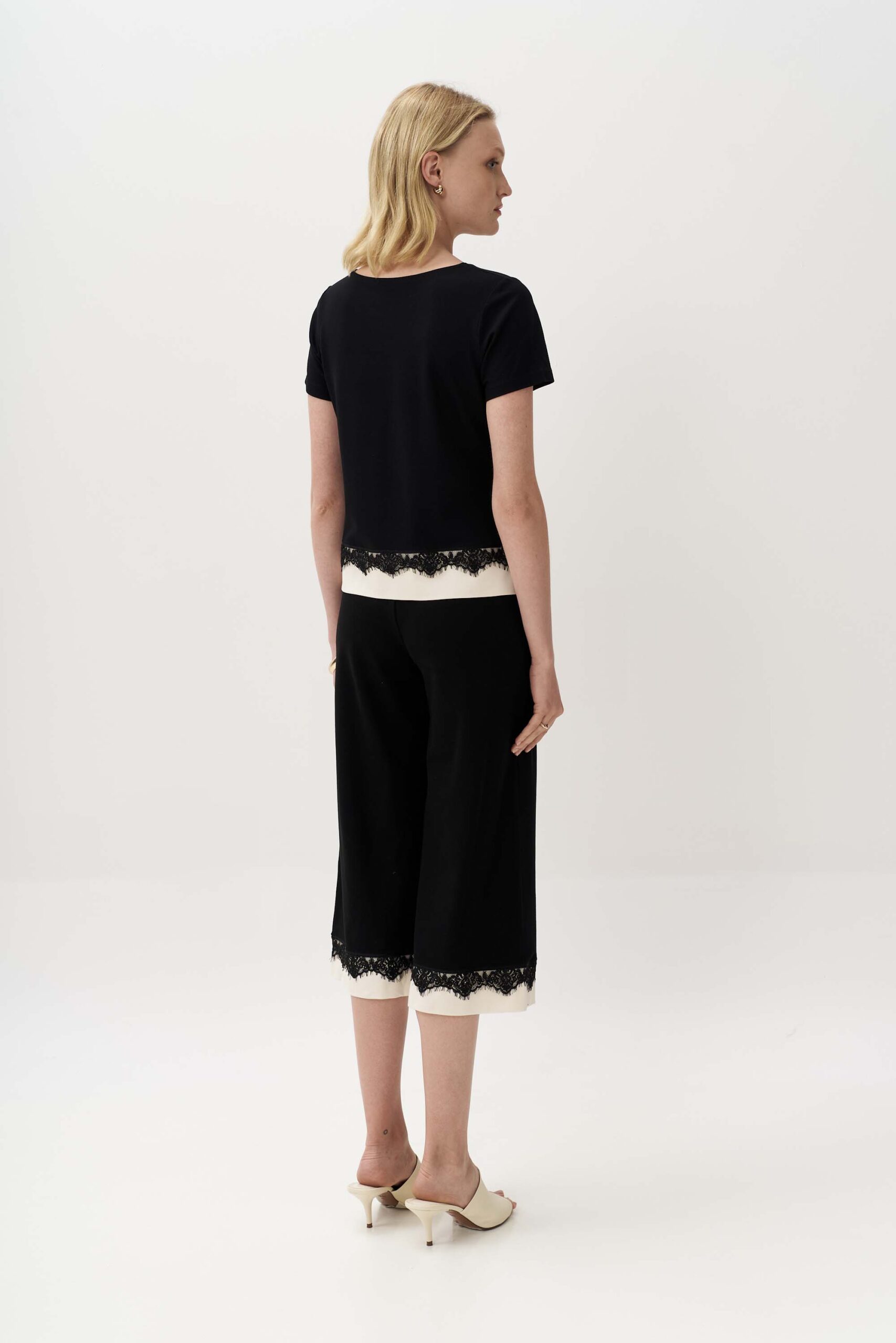 Top with contrast lace trim - Image 4