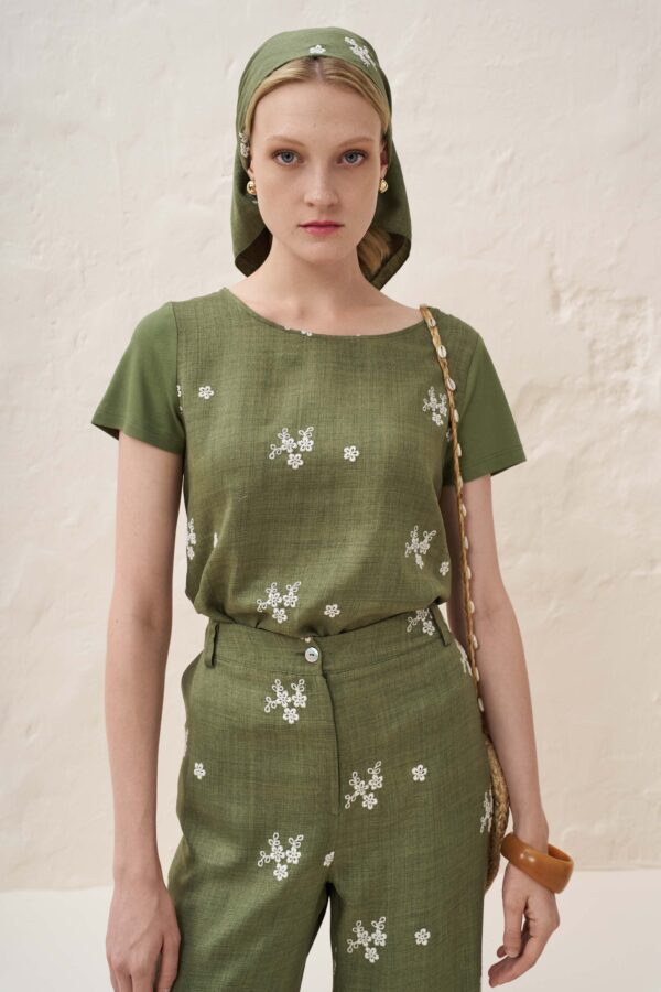 Blouse with broderie embroidery on the front