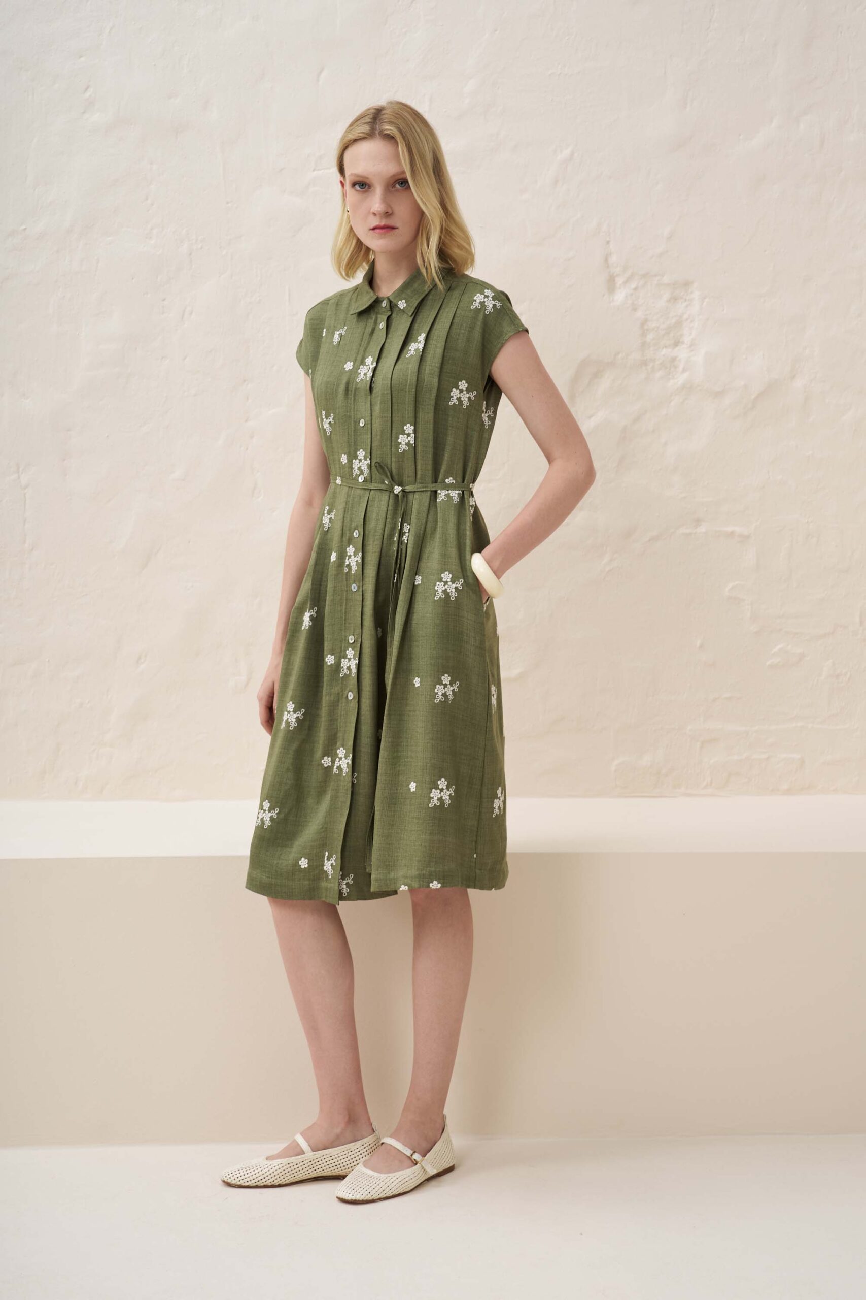 Φόρεμα με κέντημα και πιέτες - Image 3