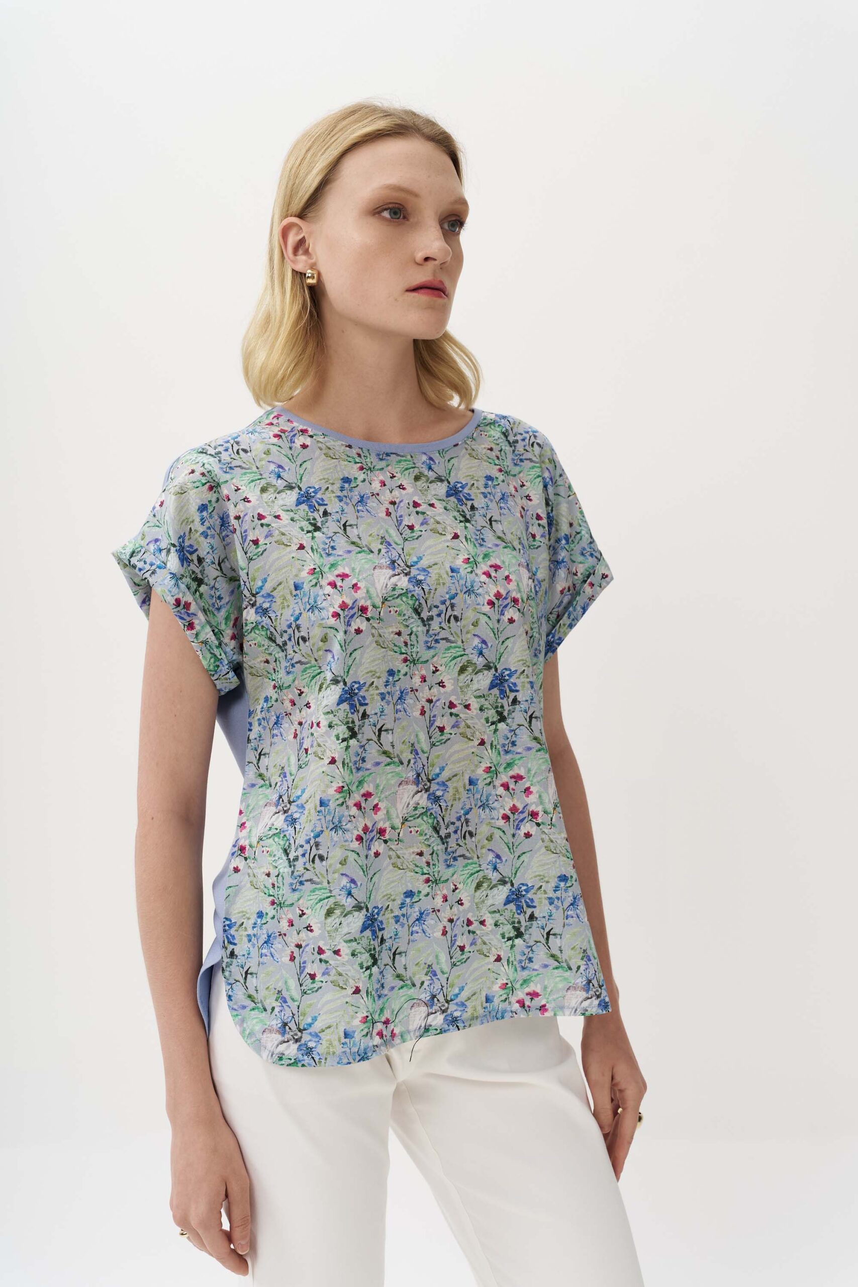 Blouse with garden print combination